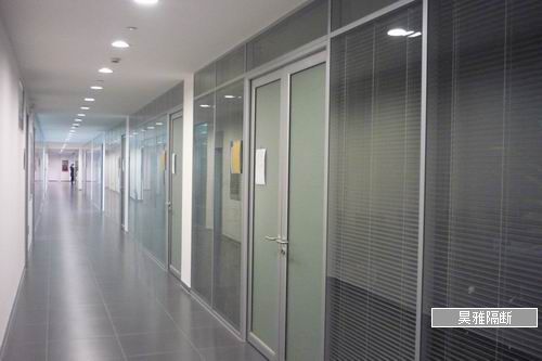 ˫����Ҷ�����Ͻ��칫¥